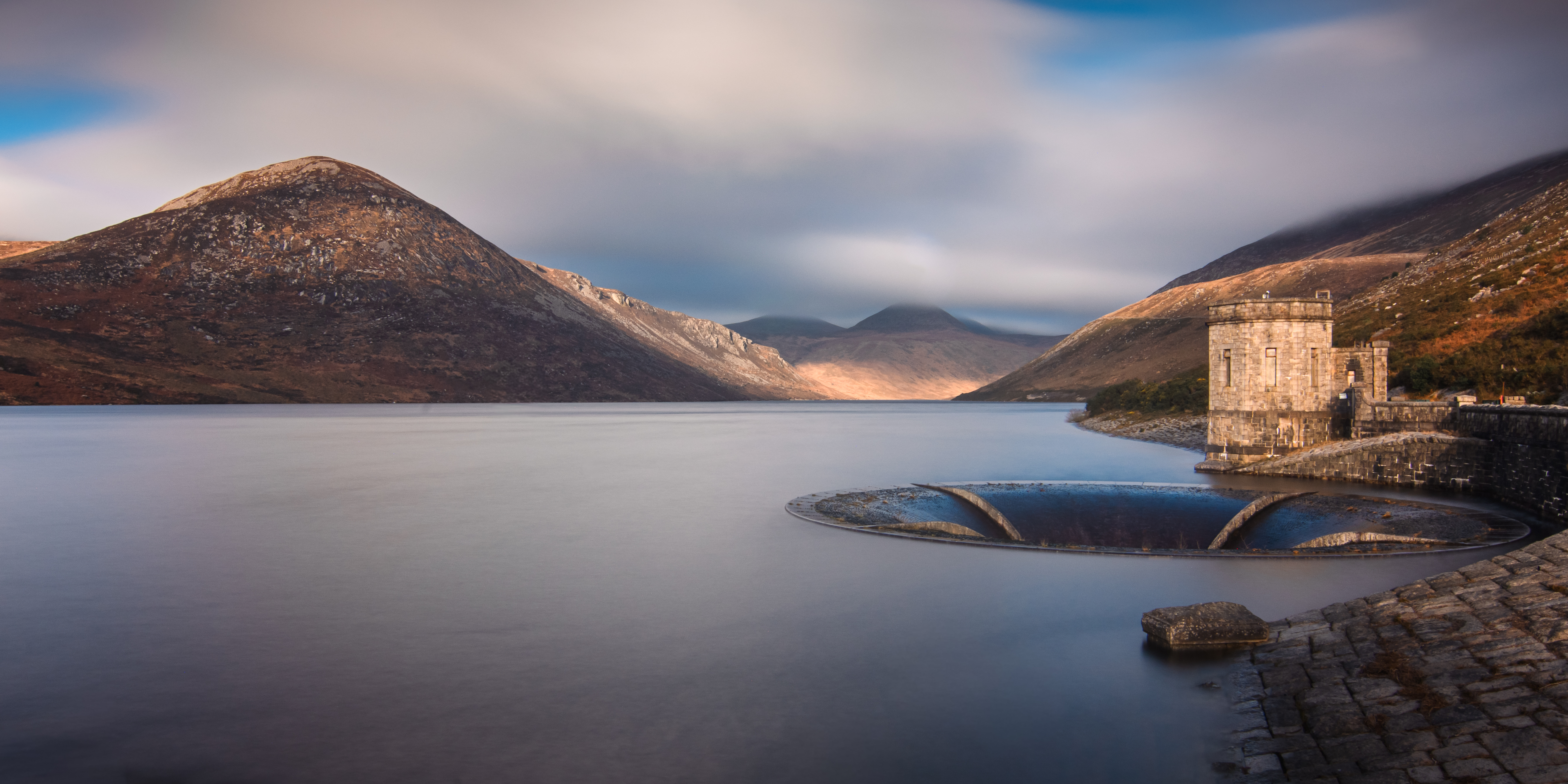 Dramatic coastal photograph by Aperture Photography NI